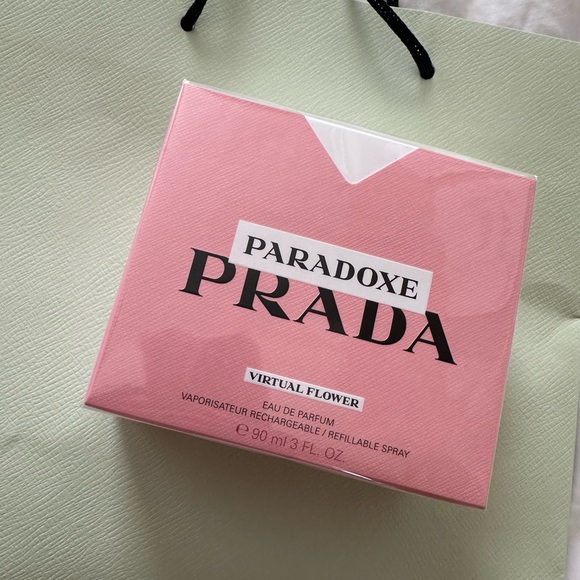 Prada
Paradoxe Virtual Flower Eau de Parfum 3oz - Picture 2 of 4